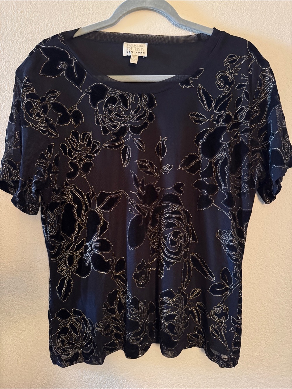 Parker & Quinn Black Short-Sleeve Top with Gold Metallic Floral Stitching Sz XL